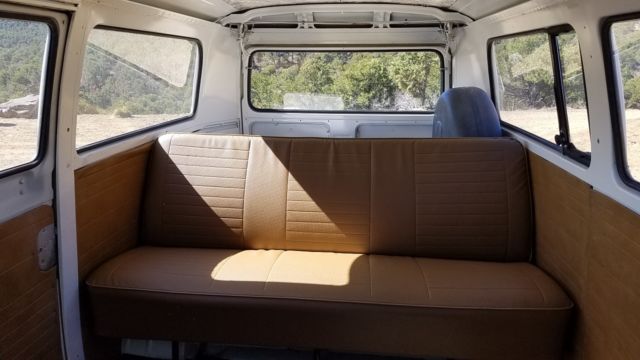 1974 Blue Volkswagen Bus/Vanagon bus