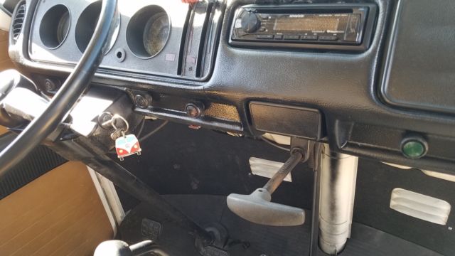 1974 Blue Volkswagen Bus/Vanagon bus