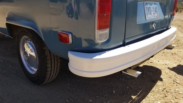 1974 Blue Volkswagen Bus/Vanagon bus