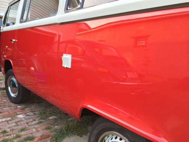 1974 Red Volkswagen Bus/Vanagon Minivan