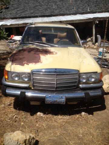 1975 YELLOW Mercedes-Benz S-Class Sedan