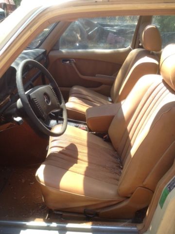 1975 YELLOW Mercedes-Benz S-Class Sedan