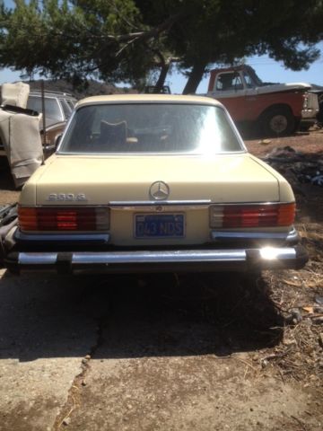 1975 YELLOW Mercedes-Benz S-Class Sedan