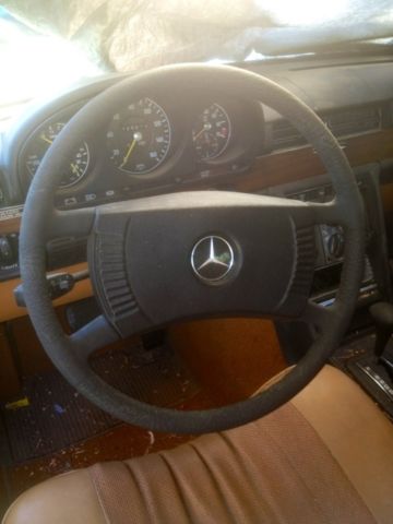 1975 YELLOW Mercedes-Benz S-Class Sedan