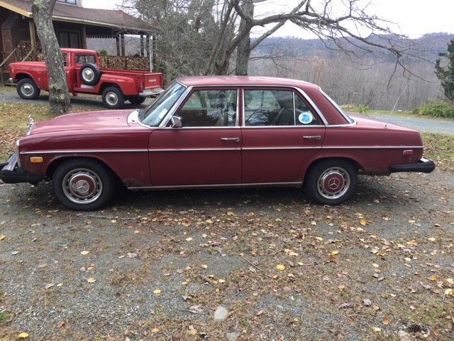 1975 Mercedes-Benz 300-Series