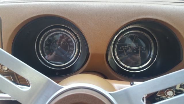 1975 White Oldsmobile 442