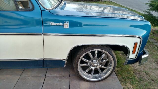 1975 Blue Chevrolet C-10 Standard Cab Pickup