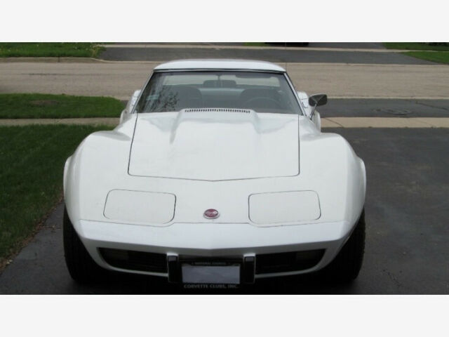 1975 White Chevrolet Corvette Convertible