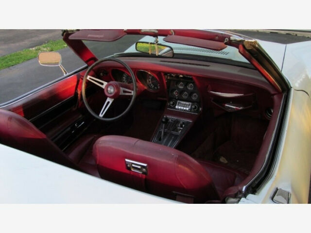 1975 White Chevrolet Corvette Convertible