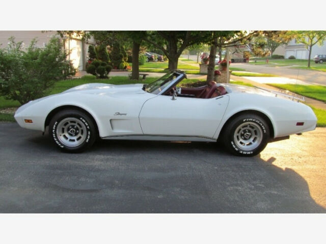 1975 White Chevrolet Corvette Convertible