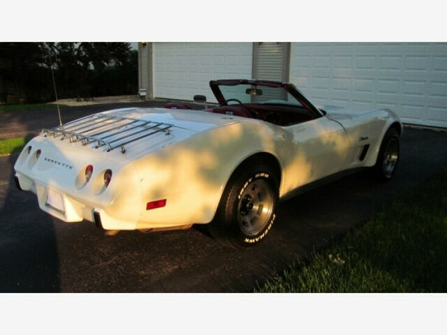1975 White Chevrolet Corvette Convertible