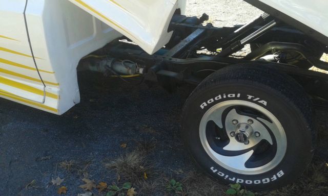 1975 WHITE/YELLOW Chevrolet C-10