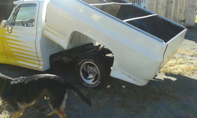 1975 WHITE/YELLOW Chevrolet C-10