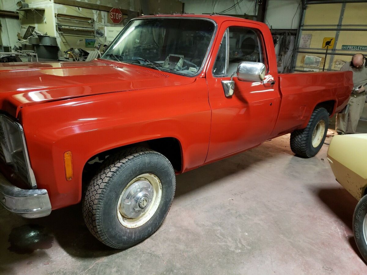 1975 Red Chevrolet C10/K10 Pickup