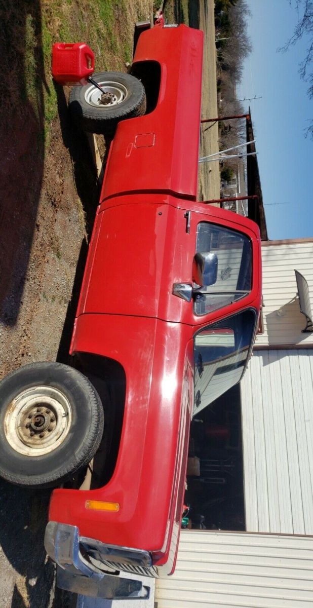 1975 Red Chevrolet C10/K10 Pickup