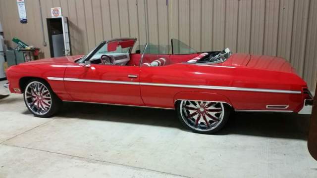 1975 white Chevrolet Capriceold Coupe