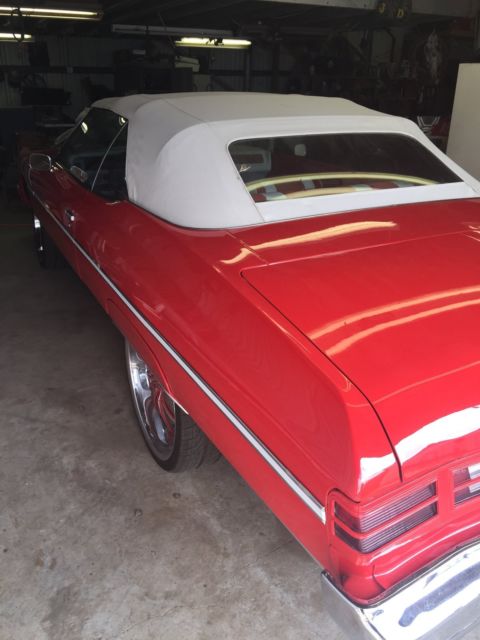 1975 white Chevrolet Capriceold Coupe