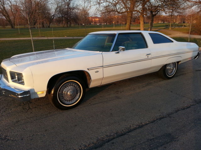 1975 white Chevrolet Capriceold Coupe