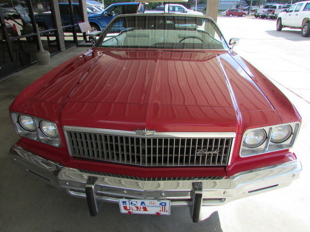 1975 white Chevrolet Capriceold Coupe