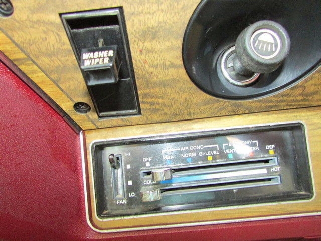 1975 white Chevrolet Capriceold Coupe