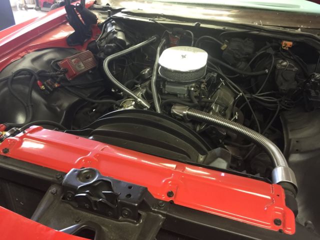 1975 white Chevrolet Capriceold Coupe