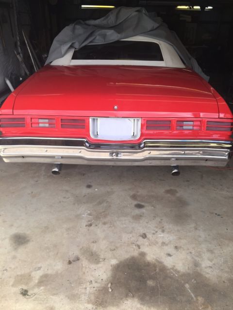 1975 white Chevrolet Capriceold Coupe