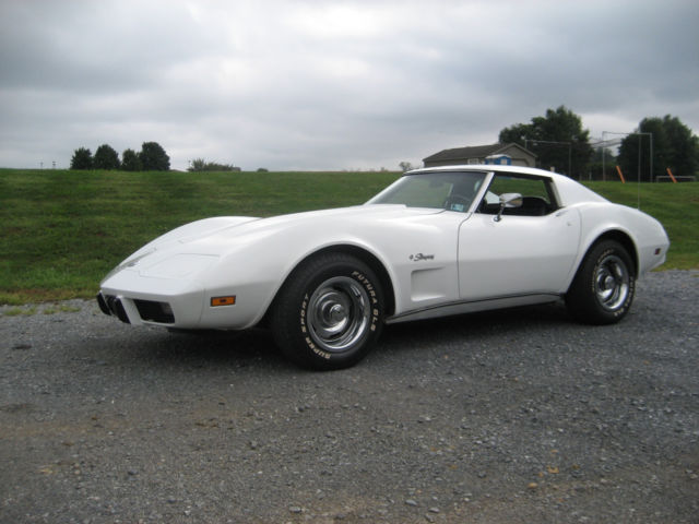 1975 White Chevrolet Corvette Coupe