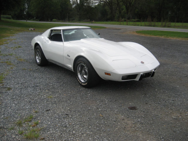 1975 White Chevrolet Corvette Coupe