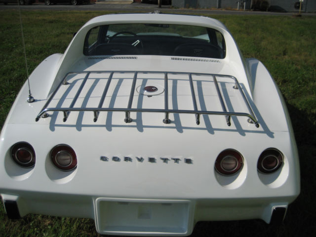 1975 White Chevrolet Corvette Coupe