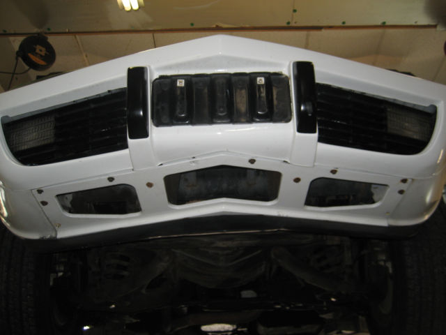 1975 White Chevrolet Corvette Coupe