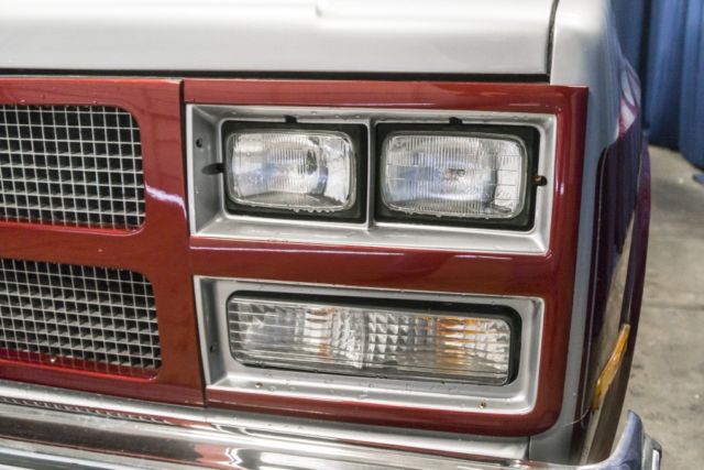 1975 Red Chevrolet Suburban --