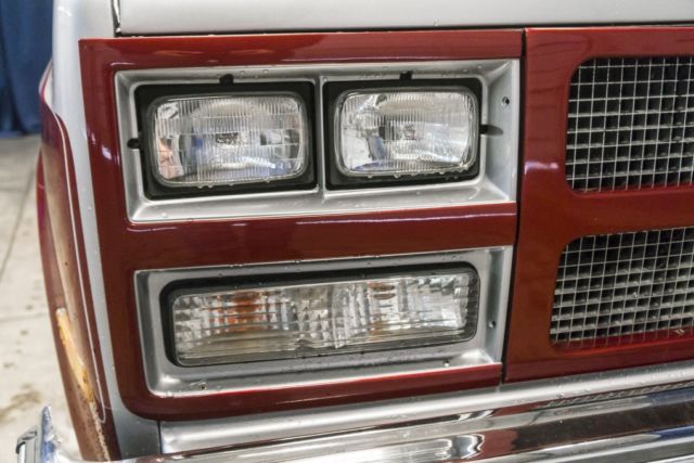 1975 Red Chevrolet Suburban --