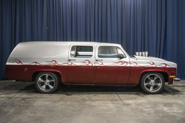 1975 Red Chevrolet Suburban --