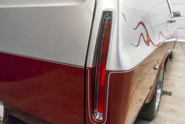 1975 Red Chevrolet Suburban --