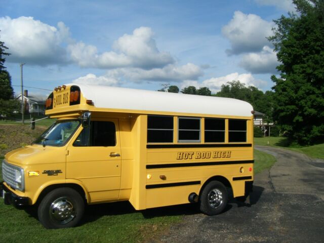 1975 Yellow Chevrolet C30 Van Camper