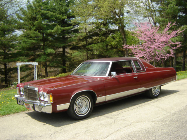 1975 Gold Chrysler New Yorker Coupe