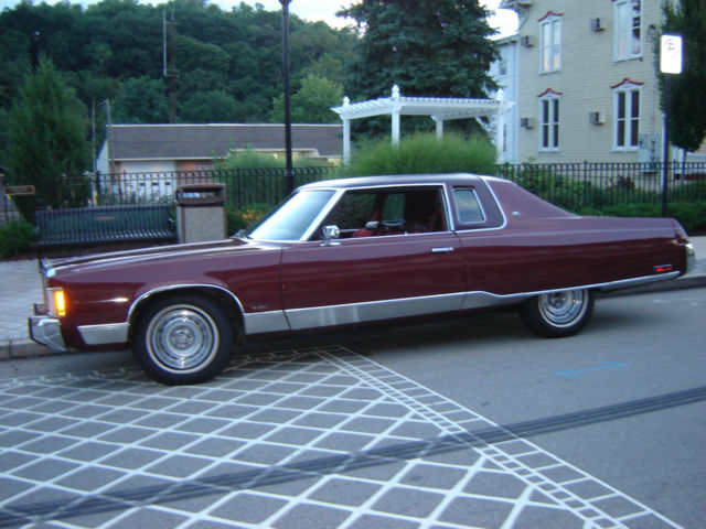 1975 Gold Chrysler New Yorker Coupe