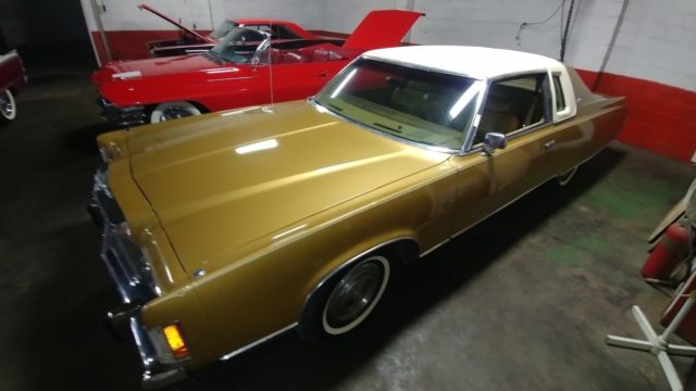 1975 Gold Chrysler New Yorker COUPE