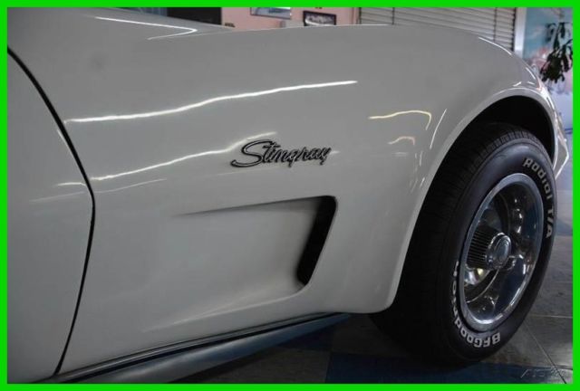 1975 White Chevrolet Corvette