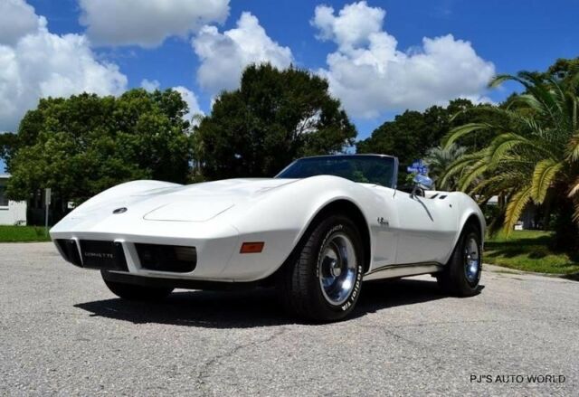 1975 White Chevrolet Corvette