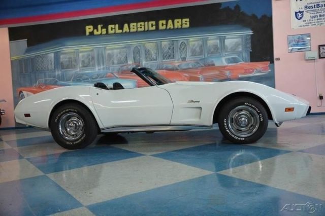 1975 White Chevrolet Corvette