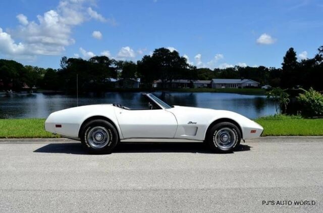 1975 White Chevrolet Corvette