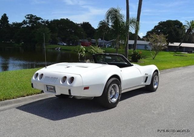 1975 White Chevrolet Corvette