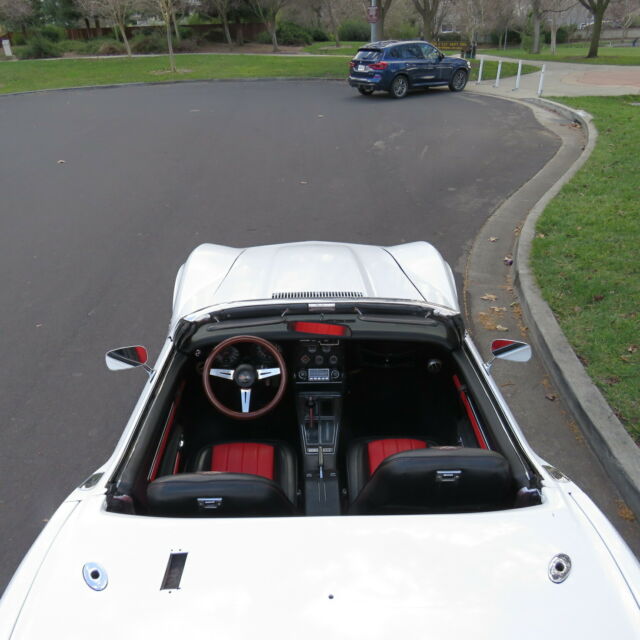 1975 White Chevrolet Corvette Convertible