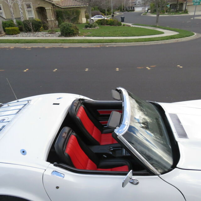 1975 White Chevrolet Corvette Convertible