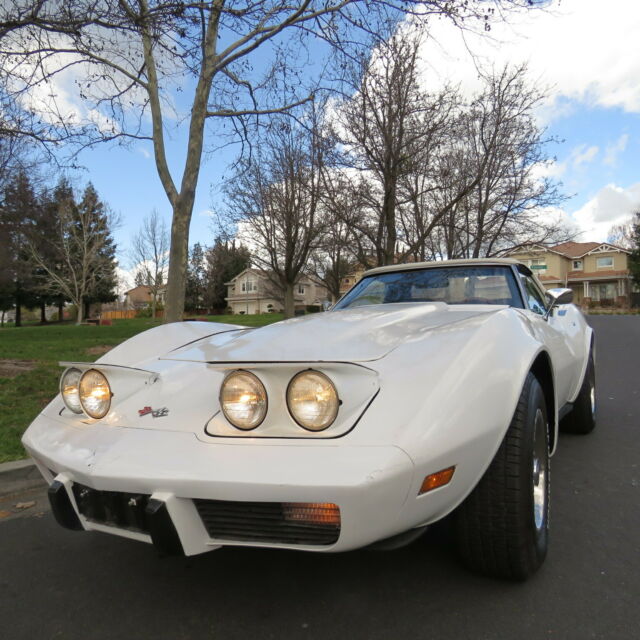 1975 White Chevrolet Corvette Convertible