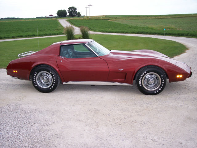 1975 Maroon Chevrolet Corvette Coupe, T-Tops