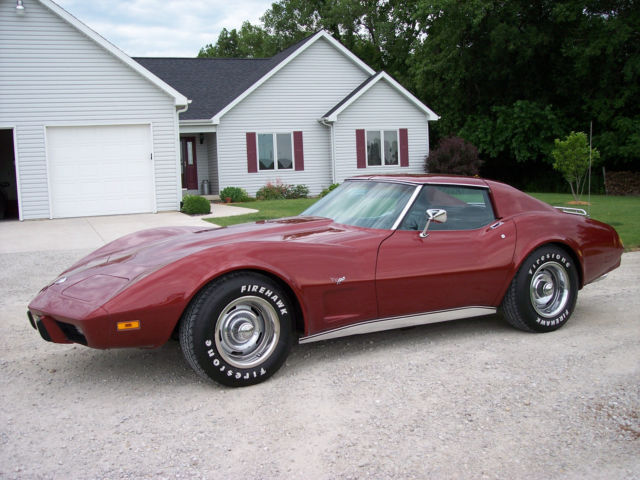 1975 Maroon Chevrolet Corvette Coupe, T-Tops