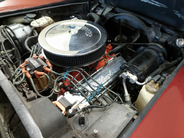 1975 Maroon Chevrolet Corvette Coupe, T-Tops
