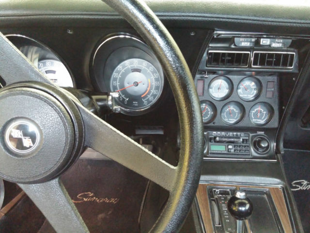 1975 Maroon Chevrolet Corvette Coupe, T-Tops